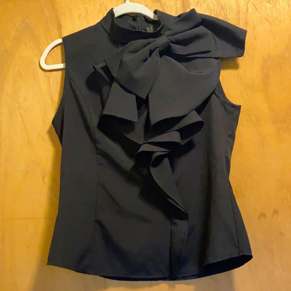 L black sleeveless Gracia bow shirt
